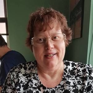 Meet your Posher, Adrienne